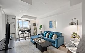 Luxury 2Bdr Condo W Pool, Hot Tub, Sauna & 10M From Airport